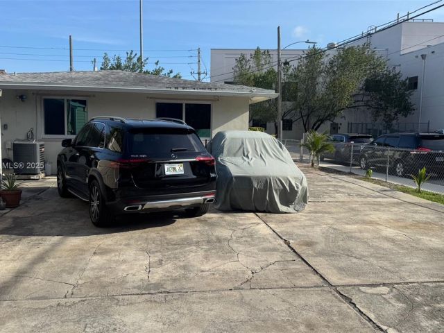 Продажа дома по адресу 111 SW 24th Ave - фото 6025253