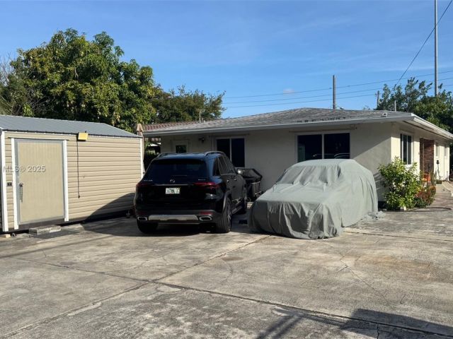 Продажа дома по адресу 111 SW 24th Ave - фото 6025254