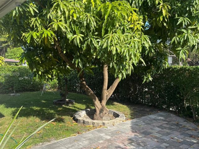 Продажа дома по адресу 111 SW 24th Ave - фото 6025258