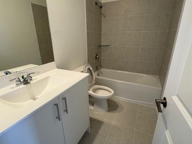 Дом в аренду по адресу 2825 SE 25 . - фото 6028166