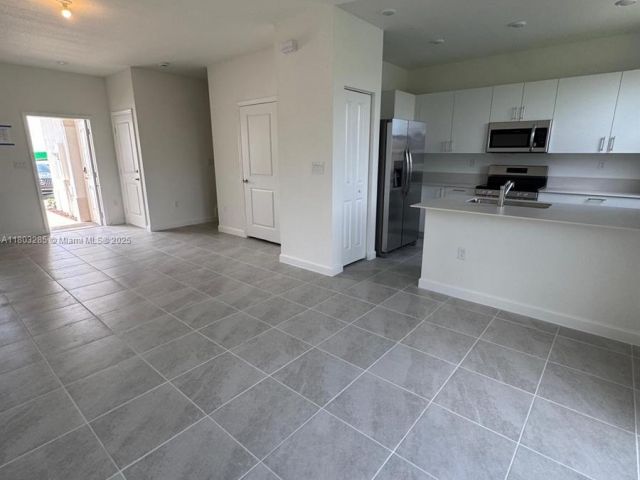 Дом в аренду по адресу 2825 SE 25 . - фото 6028169