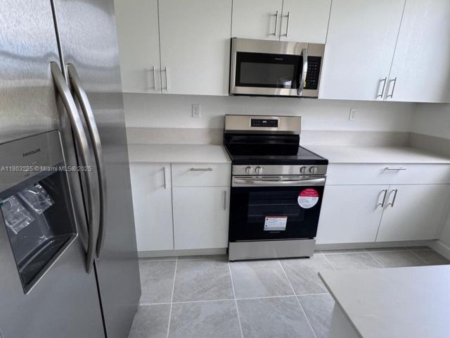 Дом в аренду по адресу 2825 SE 25 . - фото 6028170