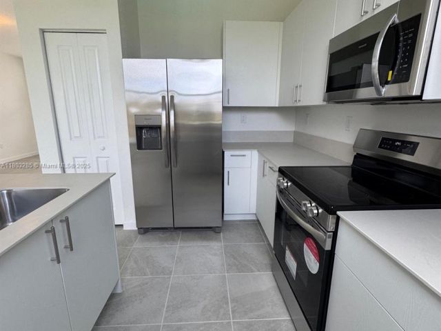 Дом в аренду по адресу 2825 SE 25 . - фото 6028171