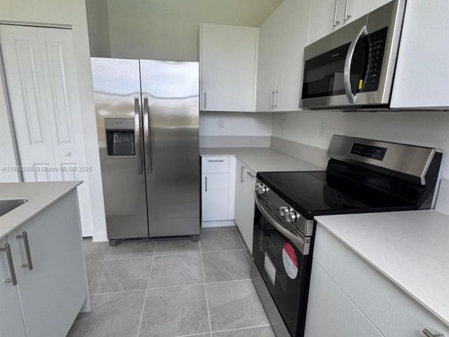 Дом в аренду по адресу 2825 SE 25 . - фото 6028173