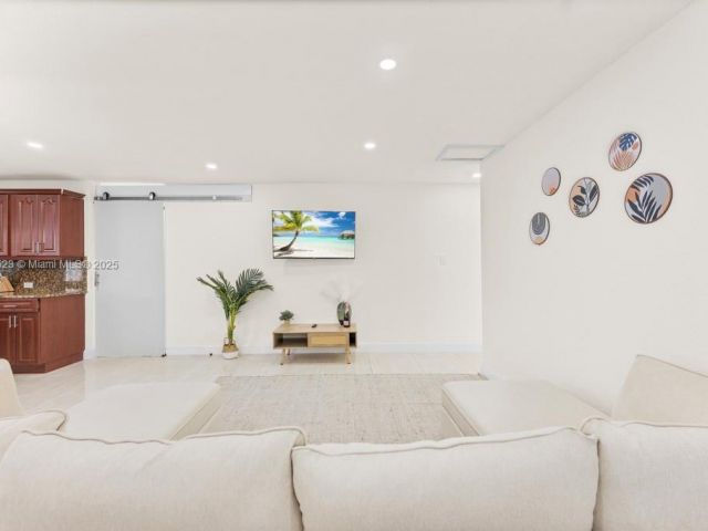 Дом в аренду по адресу 2128 Dock St - фото 6021661