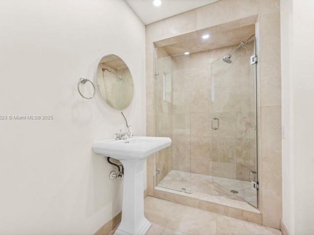 Дом в аренду по адресу 2128 Dock St - фото 6021663