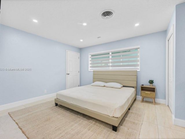 Дом в аренду по адресу 2128 Dock St - фото 6021667