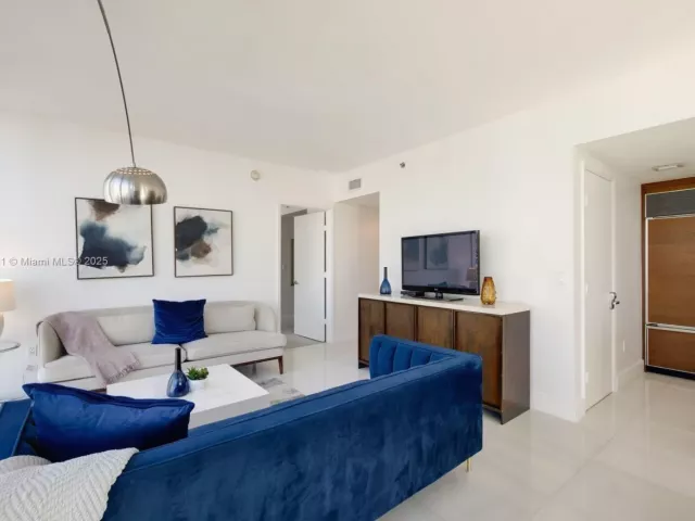 Продажа квартиры #3504 - фото 6021421