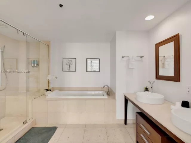 Продажа квартиры #3504 - фото 6021412