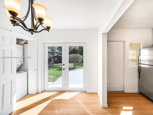 Дом в аренду по адресу 1240 NW 7th Ave 1 - фото 6022015