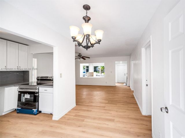 Дом в аренду по адресу 1240 NW 7th Ave 1 - фото 6022021