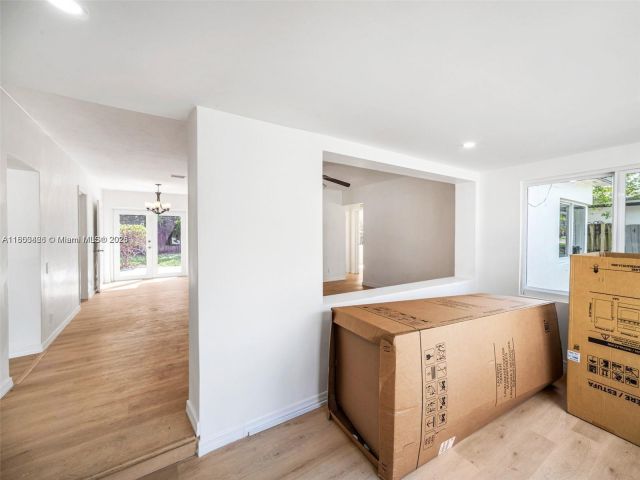 Дом в аренду по адресу 1240 NW 7th Ave 1 - фото 6022024