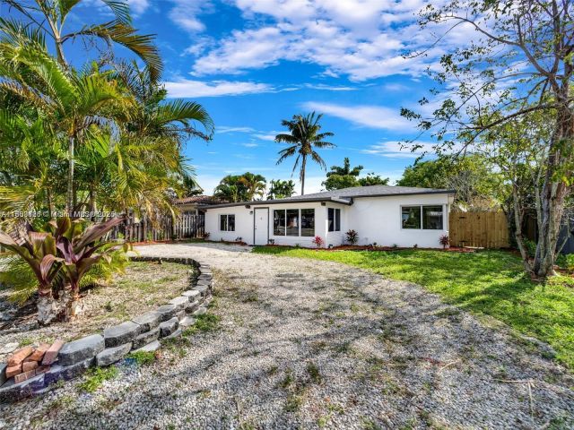 Дом в аренду по адресу 1240 NW 7th Ave 1 - фото 6022025