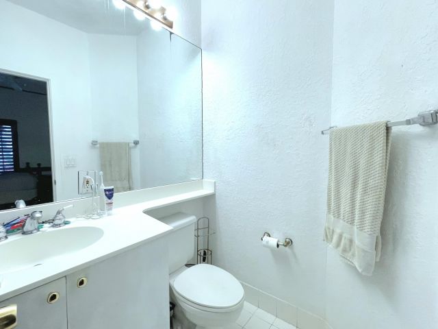 Продажа дома по адресу 6616 NW 43rd Terrace - фото 6059489