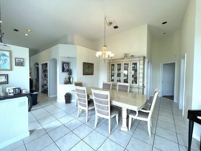 Продажа дома по адресу 6616 NW 43rd Terrace - фото 6059495