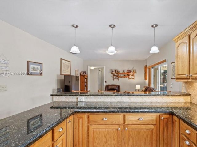 Продажа дома по адресу 9750 SW 143rd Dr - фото 6071389