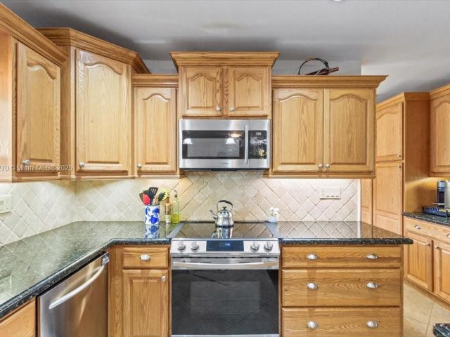 Продажа дома по адресу 9750 SW 143rd Dr - фото 6071390