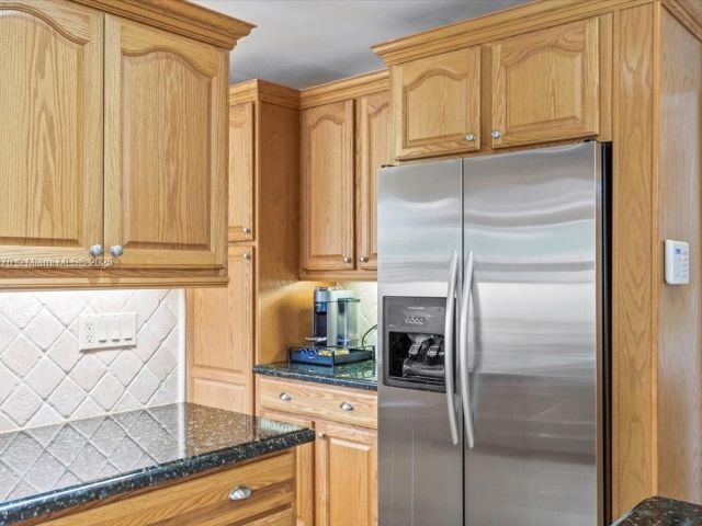 Продажа дома по адресу 9750 SW 143rd Dr - фото 6071391