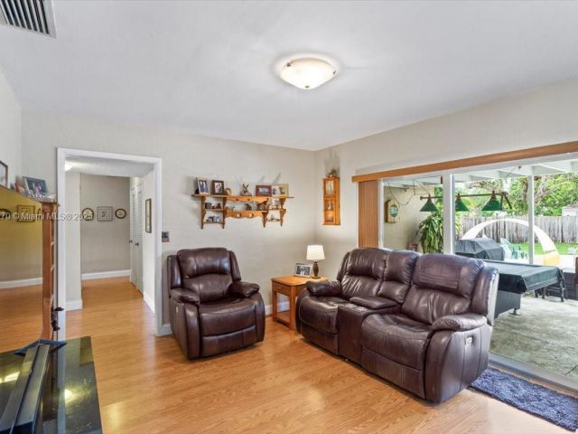 Продажа дома по адресу 9750 SW 143rd Dr - фото 6071392