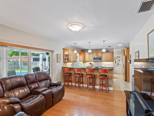 Продажа дома по адресу 9750 SW 143rd Dr - фото 6071393