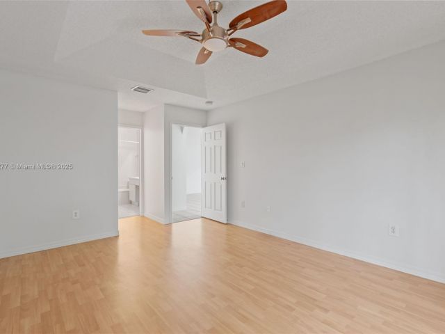 Продажа дома по адресу 14202 SW 151st Ct - фото 6067056