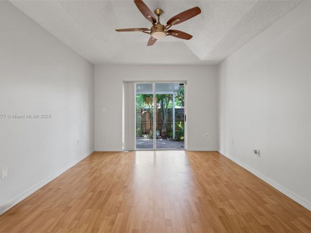 Продажа дома по адресу 14202 SW 151st Ct - фото 6067057