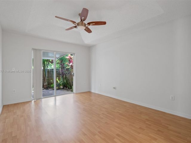 Продажа дома по адресу 14202 SW 151st Ct - фото 6067058