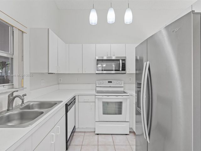 Продажа дома по адресу 14202 SW 151st Ct - фото 6067063