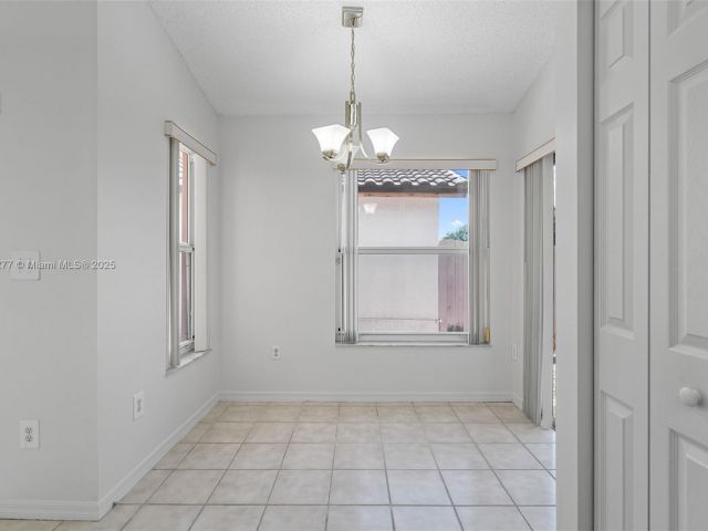 Продажа дома по адресу 14202 SW 151st Ct - фото 6067065