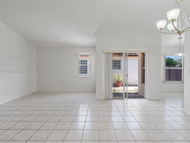 Продажа дома по адресу 14202 SW 151st Ct - фото 6067067