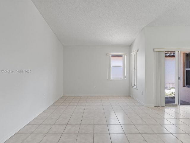 Продажа дома по адресу 14202 SW 151st Ct - фото 6067071