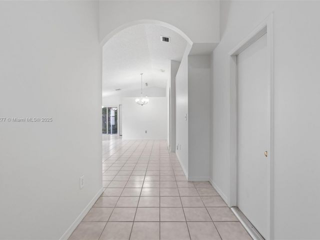 Продажа дома по адресу 14202 SW 151st Ct - фото 6067073