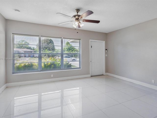 Продажа дома по адресу 3271 Auburn Blvd - фото 6041415