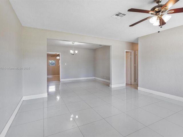 Продажа дома по адресу 3271 Auburn Blvd - фото 6041417