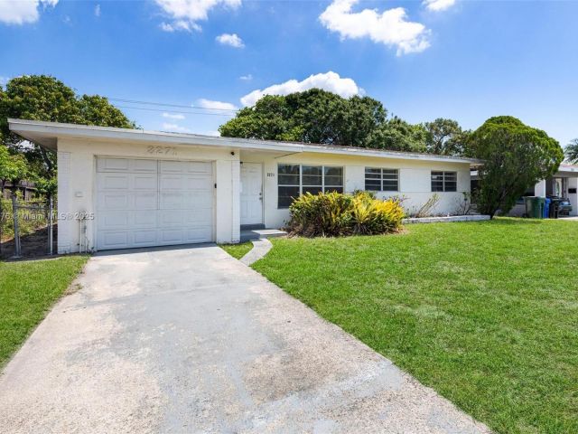 Продажа дома по адресу 3271 Auburn Blvd - фото 7436366