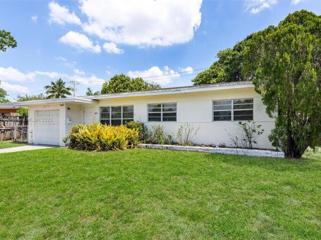 Продажа дома по адресу 3271 Auburn Blvd - фото 7436367