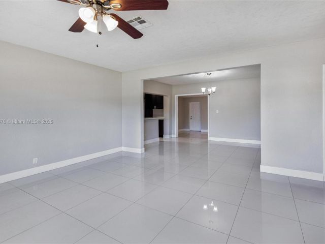 Продажа дома по адресу 3271 Auburn Blvd - фото 7436369