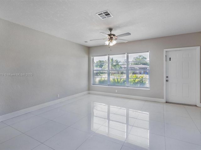 Продажа дома по адресу 3271 Auburn Blvd - фото 7436371