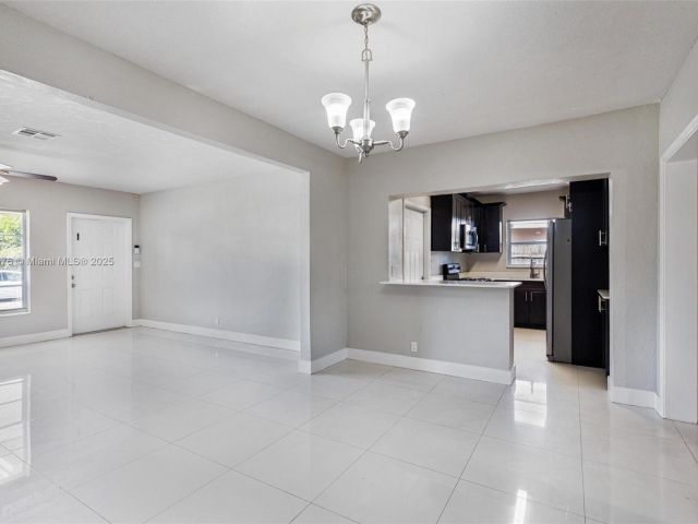 Продажа дома по адресу 3271 Auburn Blvd - фото 7436373