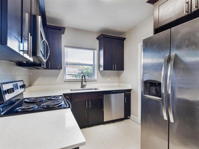 Продажа дома по адресу 3271 Auburn Blvd - фото 7436374