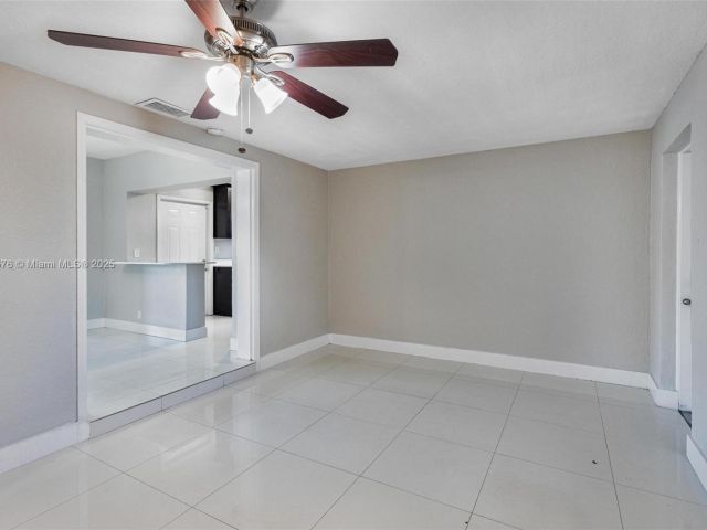 Продажа дома по адресу 3271 Auburn Blvd - фото 7436378