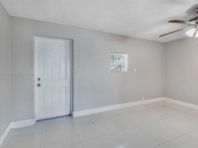 Продажа дома по адресу 3271 Auburn Blvd - фото 7436380