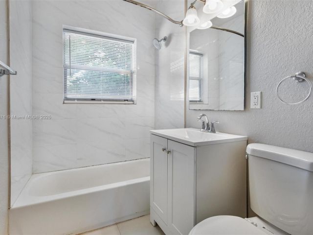 Продажа дома по адресу 3271 Auburn Blvd - фото 7436381