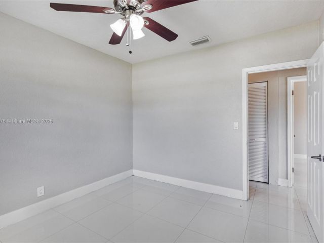 Продажа дома по адресу 3271 Auburn Blvd - фото 7436383