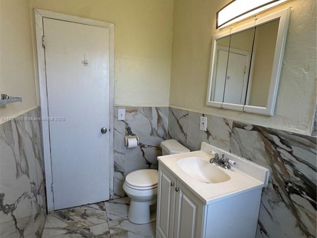 Продажа дома по адресу 10761 SW 221st St - фото 6026132