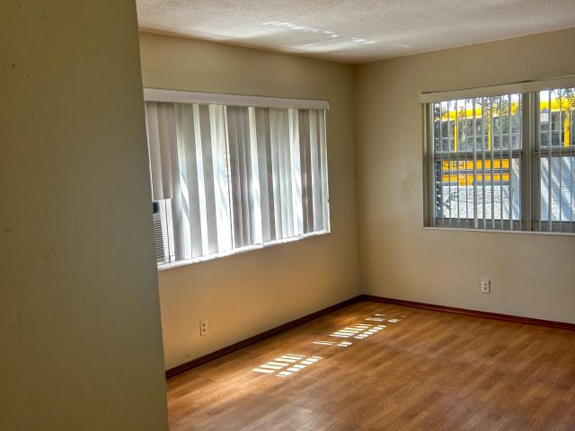 Продажа дома по адресу 1454 NE 2nd Court - фото 6060197