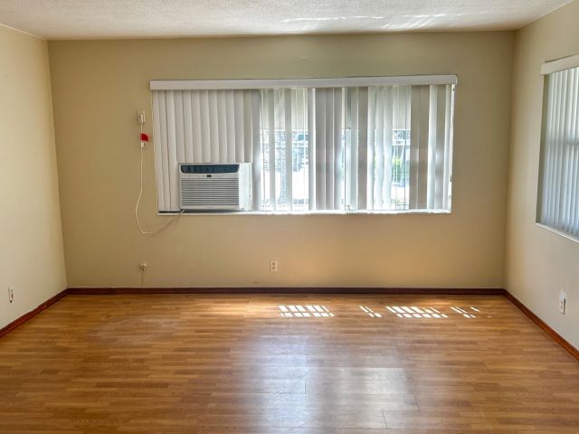 Продажа дома по адресу 1454 NE 2nd Court - фото 6060198