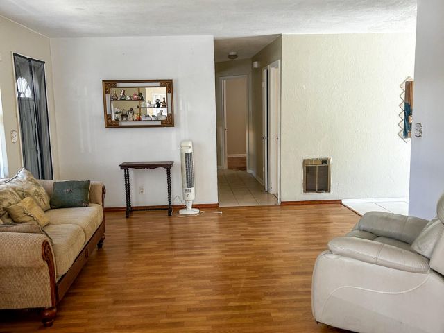 Продажа дома по адресу 1454 NE 2nd Court - фото 6060199