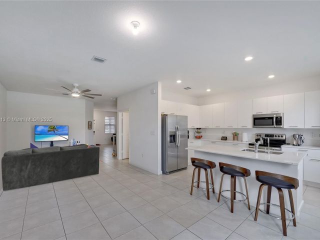 Продажа дома по адресу 12767 NW 23rd Pl - фото 6047730