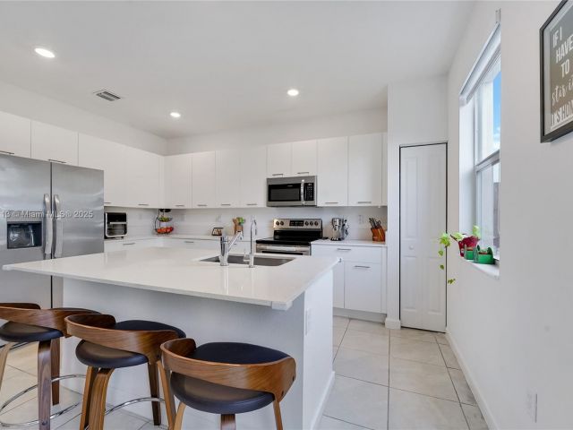 Продажа дома по адресу 12767 NW 23rd Pl - фото 6047731